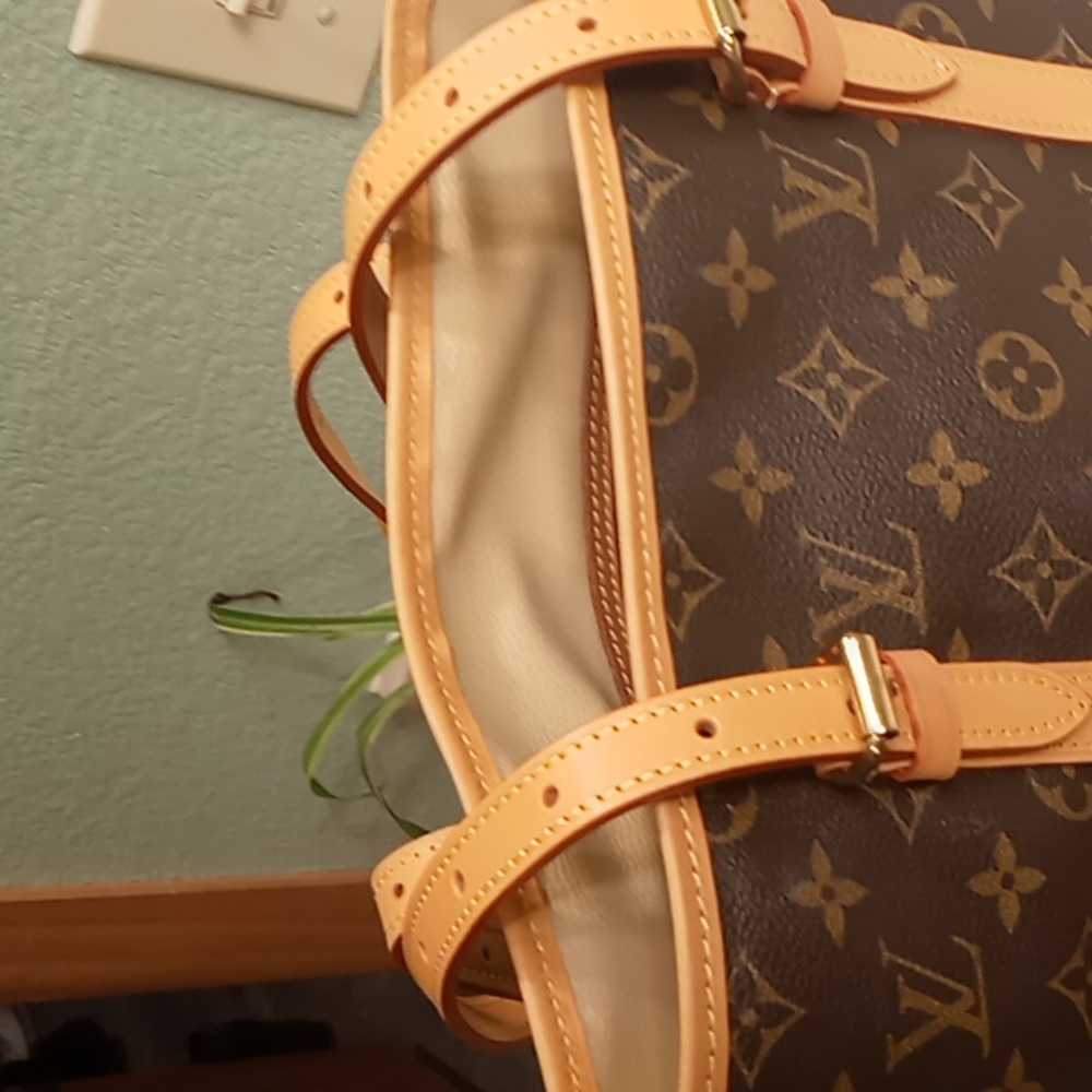 L V Bucket In Excellent Condition - image 8